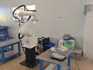 Robot hàn tấm trung bình và nặng 中厚板焊接机器人